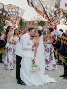 Newlyweds at Rocca Cilento Castle, captured in a romantic wedding photograph at an exclusive venue in Cilento.